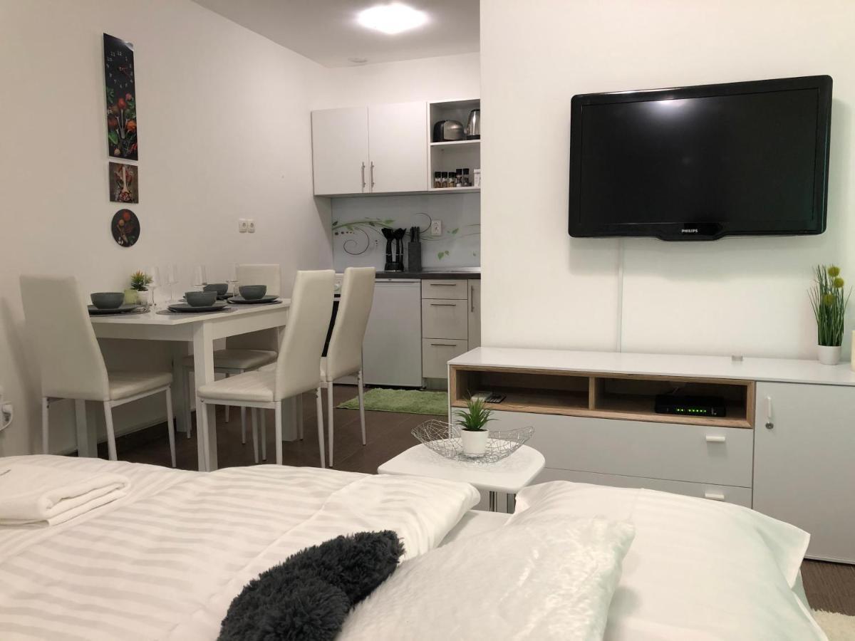 Modern Center Studio Under The Castle II Free Parking Apartment Ljubljana Exterior photo